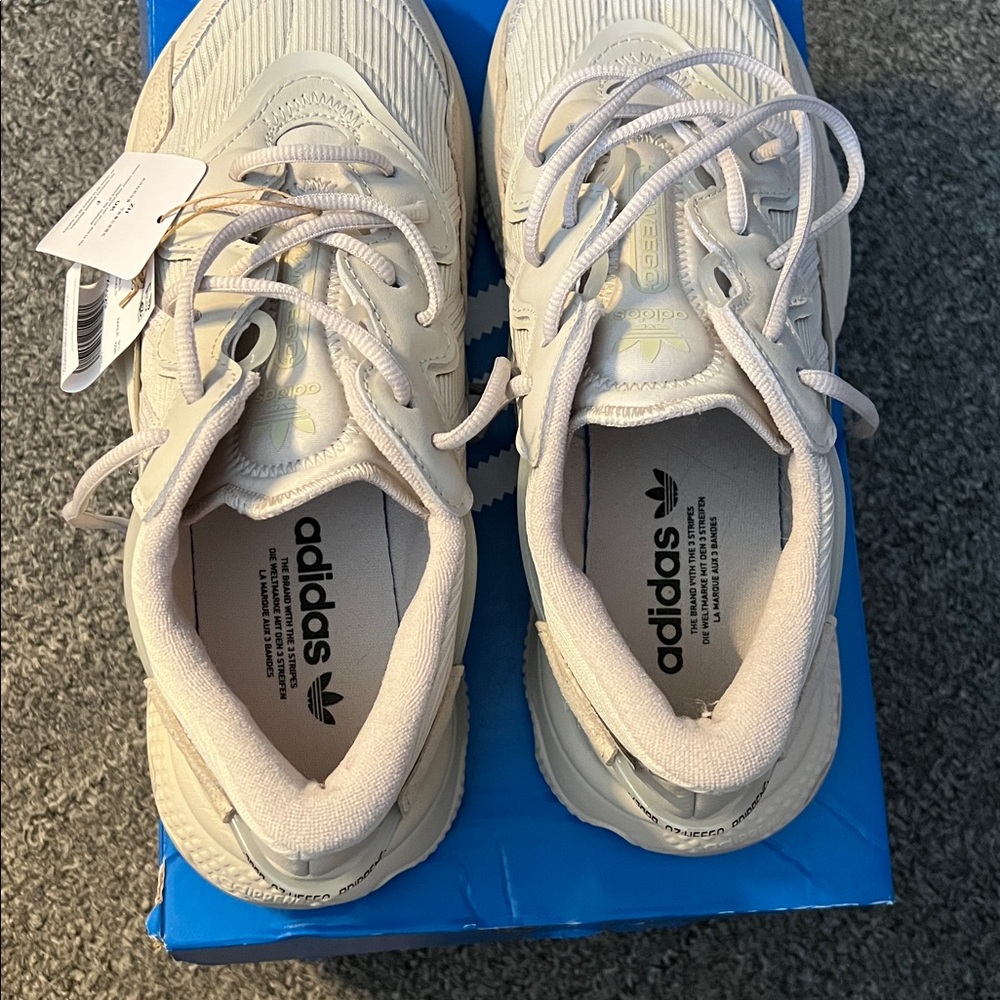 BNWT Adidas Ozweego sneakers. US men’s 10 - Picture 4 of 6